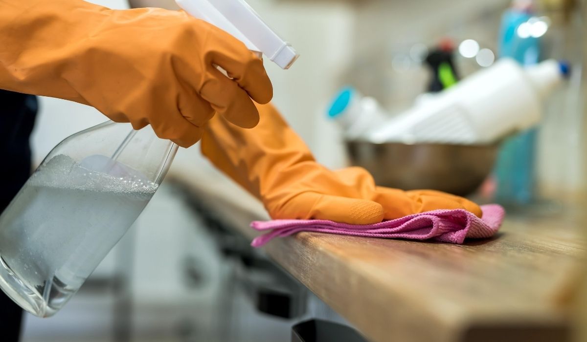 Jak łatwo i skutecznie wyczyścic blat kuchenny?