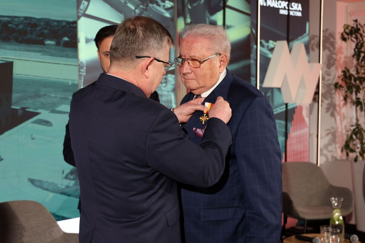 Kazimierz Czekaj, został odznaczony Złotym Krzyżem Honorowym Województwa Małopolskiego Kazimierz Czekaj, został odznaczony Złotym Krzyżem Honorowym Województwa Małopolskiego